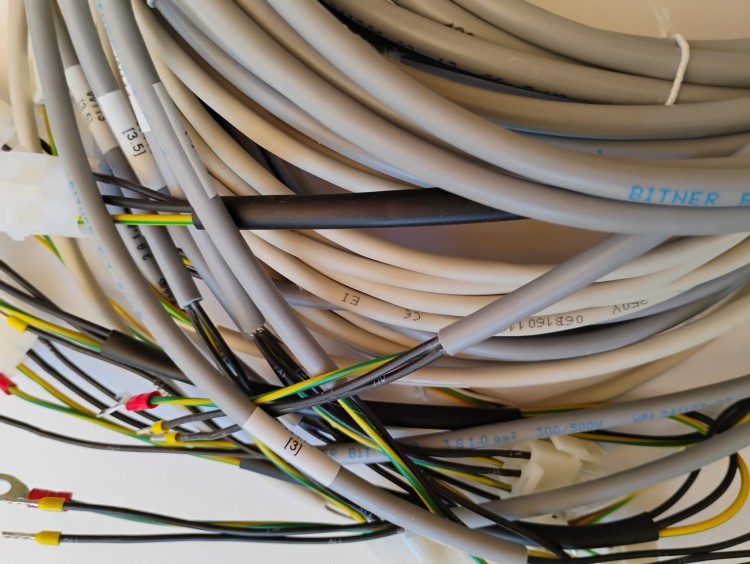 kable zwisowe i przewody elektryczne prefabrykowane