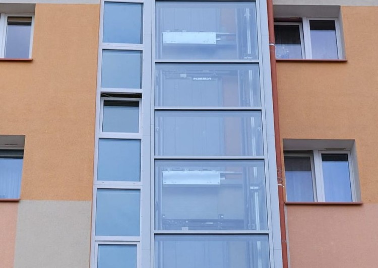 dobudowa wind do budynku przykład.jpeg